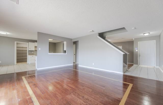 8011 Chestnut Cedar Drive Gallery 2