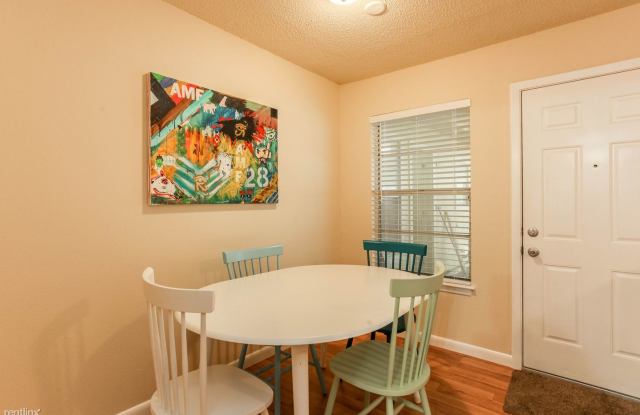 924 Cardinal Ln Gallery 3