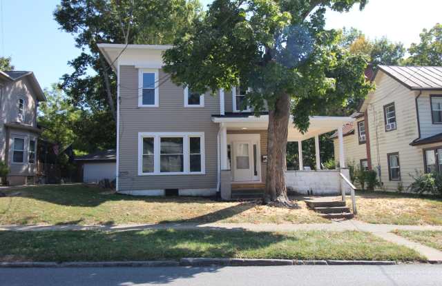 Two Bedroom Duplex - 645 North Bever Street, Wooster, OH 44691