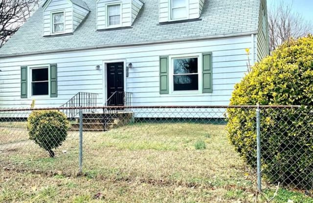 302 S 9th Ave - 302 South 9th Avenue, Hopewell, VA 23860