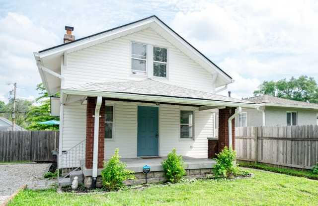 Charming 2BR House - 2 blocks from University of Indianapolis photos photos