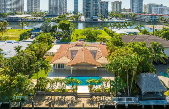 546 Palm Dr Gallery 2