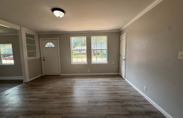 3 bedroom 1 bath available now! Gallery 3