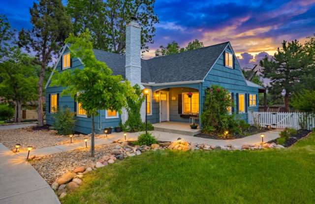 Beautifully Updated 5-Bedroom Rental Near The Broadmoor!! Gallery 3