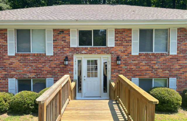 Charming 2 bedroom 1 bath condo! Available October 2026! Gallery 1