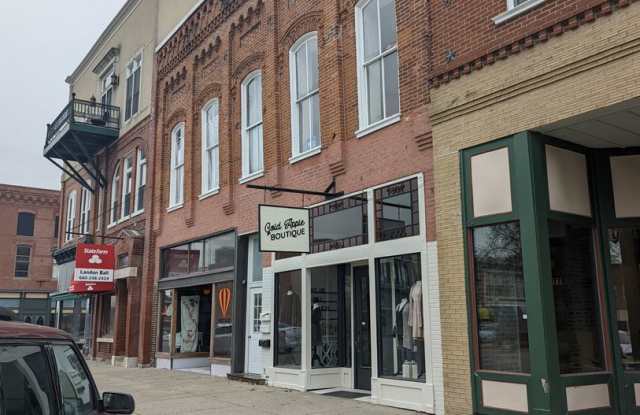 Huge Two+ Bedroom/Two Full Bath Apartment located above Fayette Square photos photos