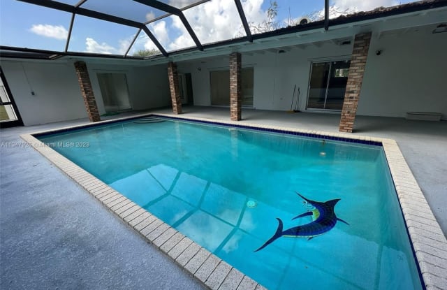 5633 SW 65th Ave - 5633 Southwest 65th Avenue, South Miami, FL 33143