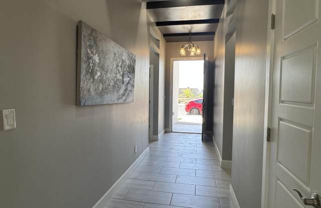 13079 Emerald Hills Avenue Gallery 3