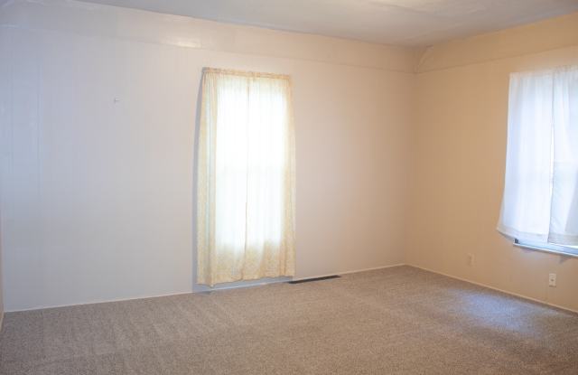 4 Bed, 1 Bath On Campus Gallery 3