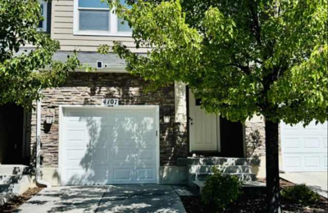 Stylish 3-Bedroom Townhome in Traverse Mountain! photos photos