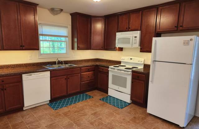 3 bed 2 bath -Blackstone-Fort Pickett area photos photos
