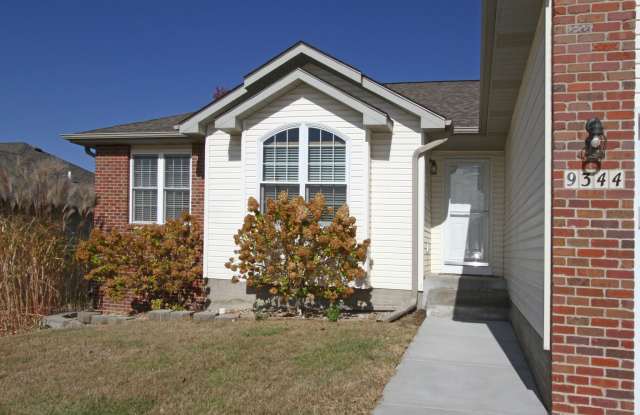 South Lincoln Gem - 9344 Benziger Drive, Lincoln, NE 68526