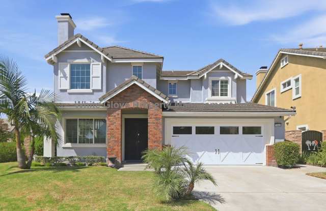 Beautiful 5-Bedroom Home with Pool, Spa & Outdoor Kitchen in Orange Gallery 1