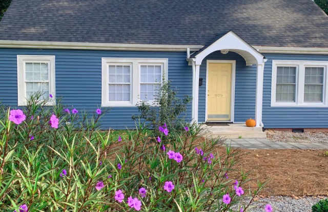 3 Beds 2 Baths - fenced in backyard photos photos 3 Beds 2 Baths - fenced in backyard photos photos
