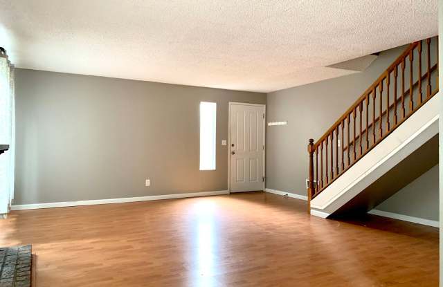 Three-Bedroom Condo with W/D Hookups- South Salem Gallery 3