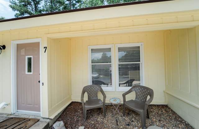 3 bedrooms and 2 full bathrooms Gallery 1