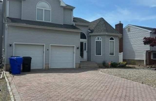 176 Royal Drive - 176 Royal Drive, Ocean County, NJ 08723