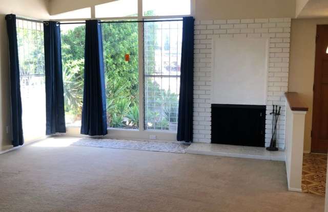 Spacious Single Story 4 bed 2 bath home in Serra Mesa w/2 car garage Gallery 4