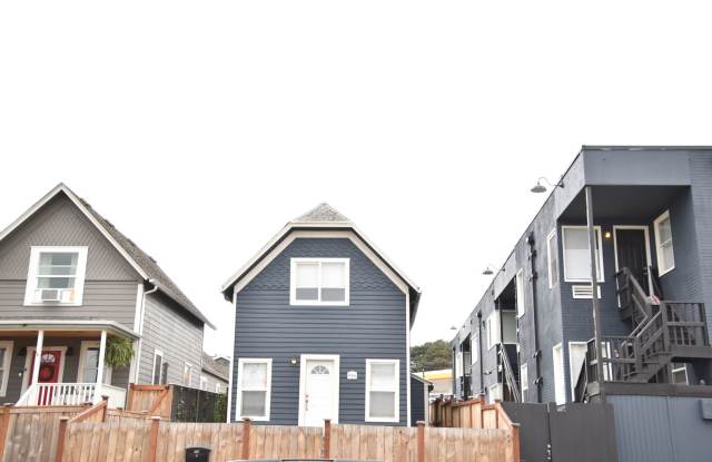 Newly Remodeled 2 Bedroom 1 Bath Hilltop Home photos photos