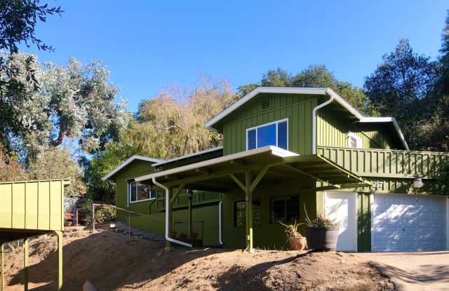 Spectacular Views! Mt. Helix 3 bedroom 2 bath home, .52 acre lot Ready Now! $3395 Gallery 3