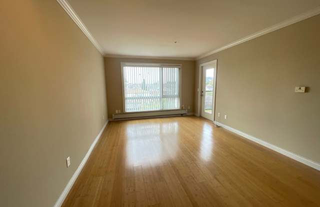 Bright Upper Unit With Beautiful View Near East 14th In San Leandro, Ca!!!!! photos photos