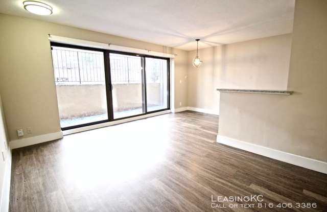 4918 Grand Ave - 4918 Grand Avenue, Kansas City, MO 64112