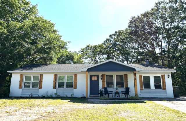 3 Bedroom, 2 Bath off Cliffdale Rd! photos photos