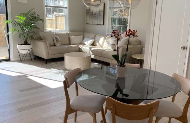 726 AZALEA DRIVE Gallery 2