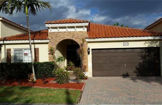 1580 NE 35th Ave photos photos