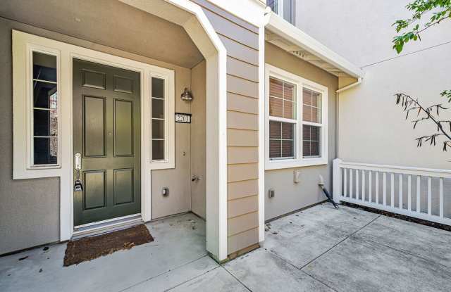 1,331 sq ft with 2 on-suite bedrooms and office - 1 Year Lease photos photos