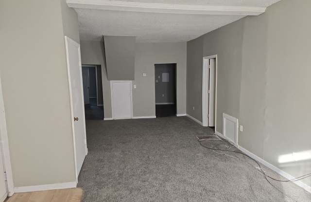 Spacious 2 Bedroom Home! Nice yard! Pet Friendly! Washer & Dryer Hookups! New Flooring! Gallery 4