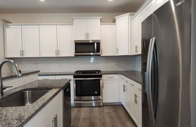 3 Bedroom, 2.5 Bath Townhome located in Paddlers Cove! Gallery 3