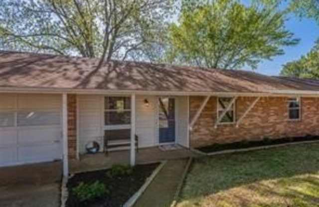 204 Ross Avenue photos photos