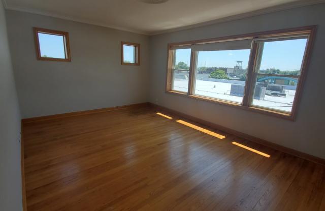 3110 West WALTON Street Gallery 2