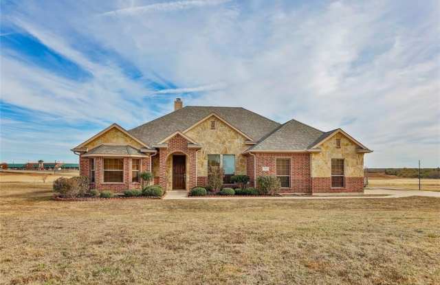 712 Stone Ridge Drive - 712 Stoneridge Drive, Gainesville, TX 76240