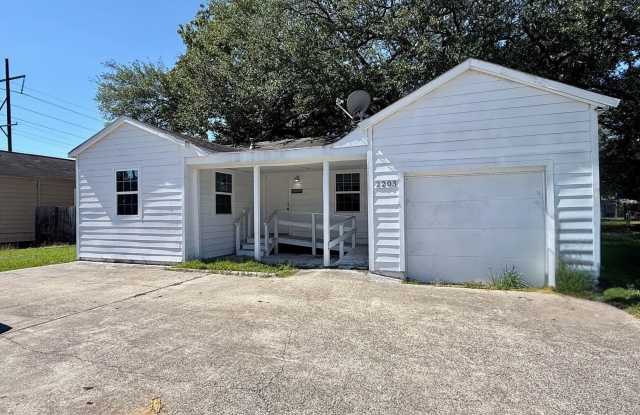 2203 16th St photos photos