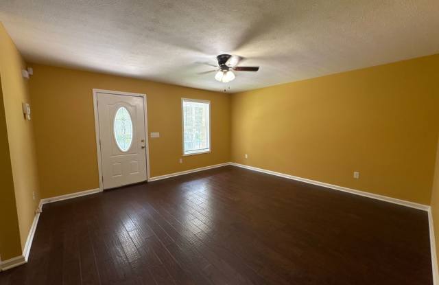 Beautiful Home near Historic Downtown Tullahoma! Gallery 4