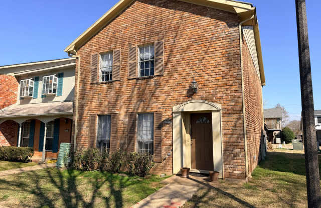 Updated townhouse close to LSUS... photos photos