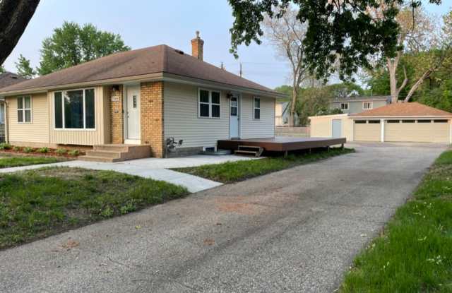 Updated, Modern, 4 Bed, 2 Bath, 3+Car Garage photos photos