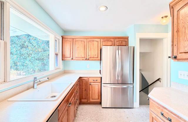 1/2 Month Free! Charming Updated Home, Refinished Hardwoods, Large Fenced Yard & More! Gallery 1