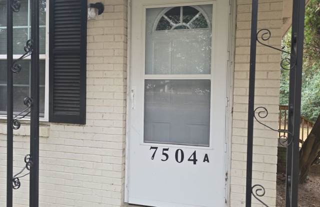 1 bed 1 bath duplex Right off Garners Ferry Minutes from all the shopping and dinning photos photos