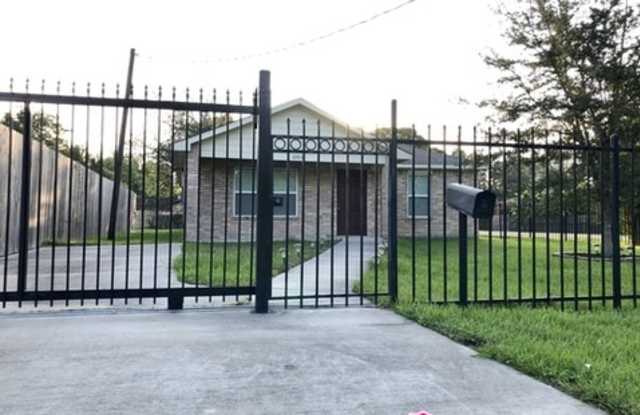 6508 Jensen Drive Gallery 2