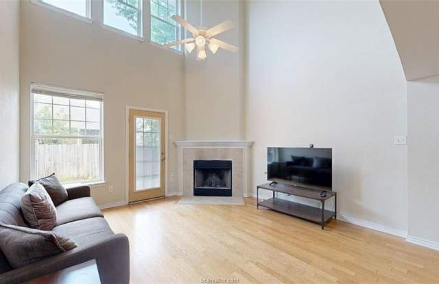 4307 Spring Hill Drive Gallery 2
