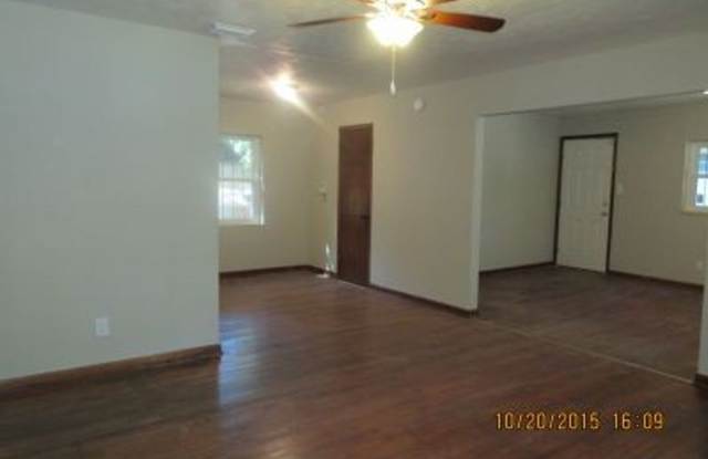 832 Arkansas St - LARGE BACKYARD Gallery 3