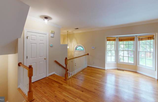 8008 RACHELLE PL Gallery 3