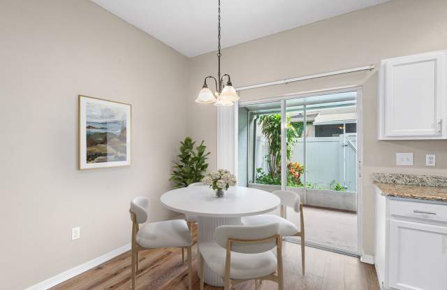 TAMPA TOWNHOME IN GATED COMMUNITY! Gallery 4