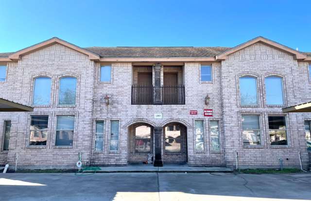 1303 W Kiwi Gallery 3