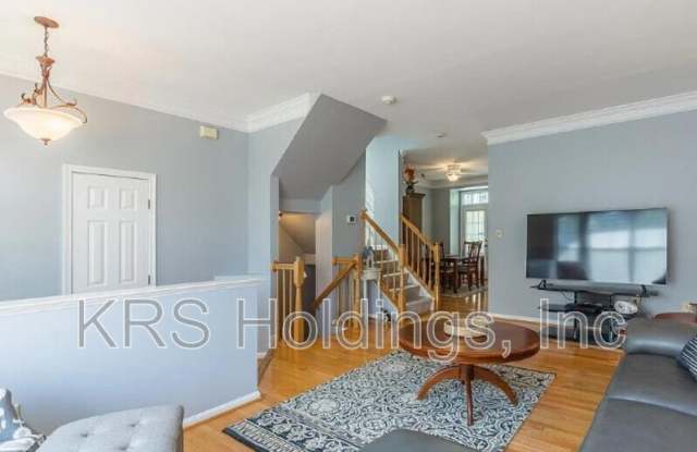 3947 Hartlake Street Gallery 3