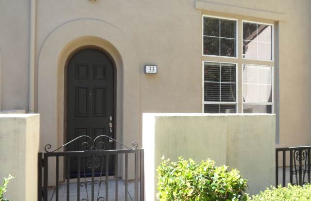 3BR 2.5BA Townhouse In Gated Community Of Northpark Irvine Gallery 1