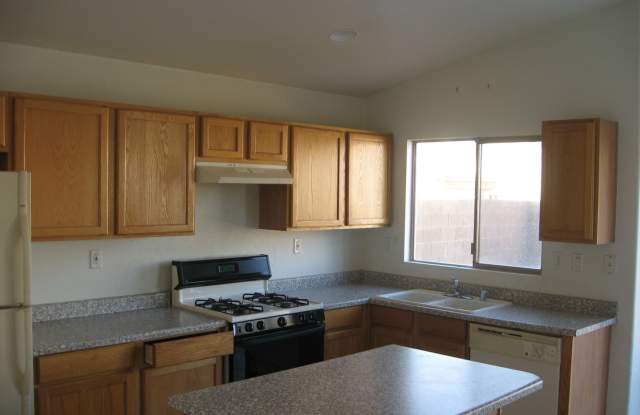 Beautiful Three Bedroom Home Available in Southern Highlands Gallery 4